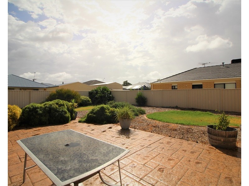 6 Barracoota Crescent, Aldinga Beach SA 5173