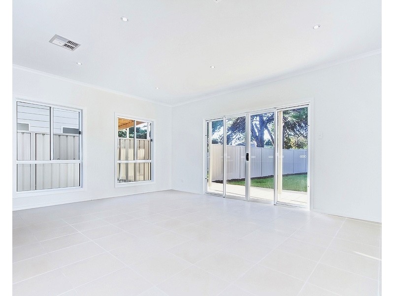 11 Hamilton Road, Aldinga Beach SA 5173