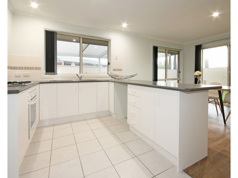 4 Blue Bay Avenue, Aldinga Beach SA 5173