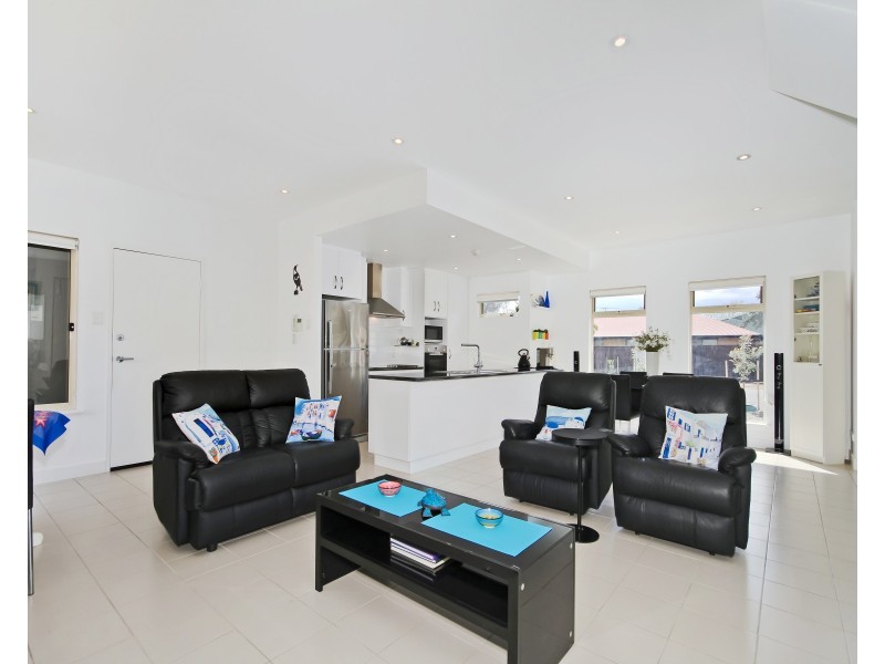 2 Whinnerah Avenue, Aldinga Beach SA 5173