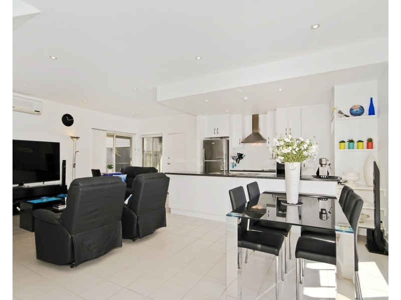 2 Whinnerah Avenue, Aldinga Beach SA 5173