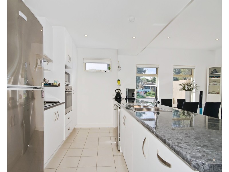 2 Whinnerah Avenue, Aldinga Beach SA 5173