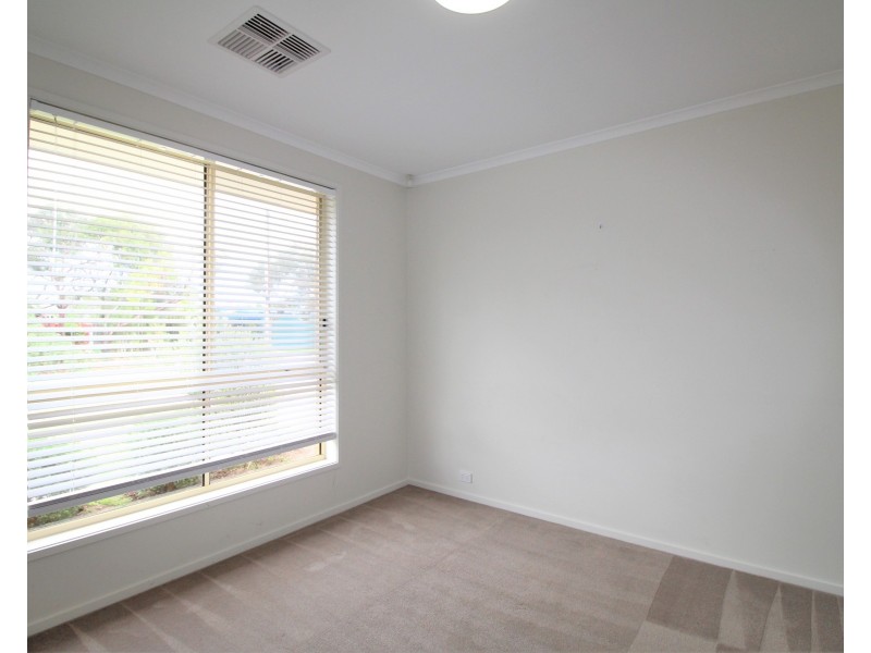 4 Harvey Crescent, Aldinga Beach SA 5173