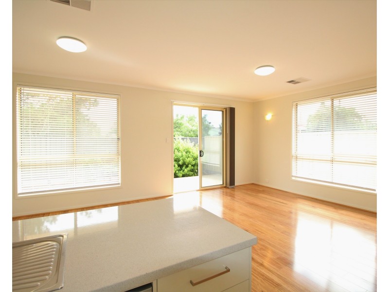 4 Harvey Crescent, Aldinga Beach SA 5173