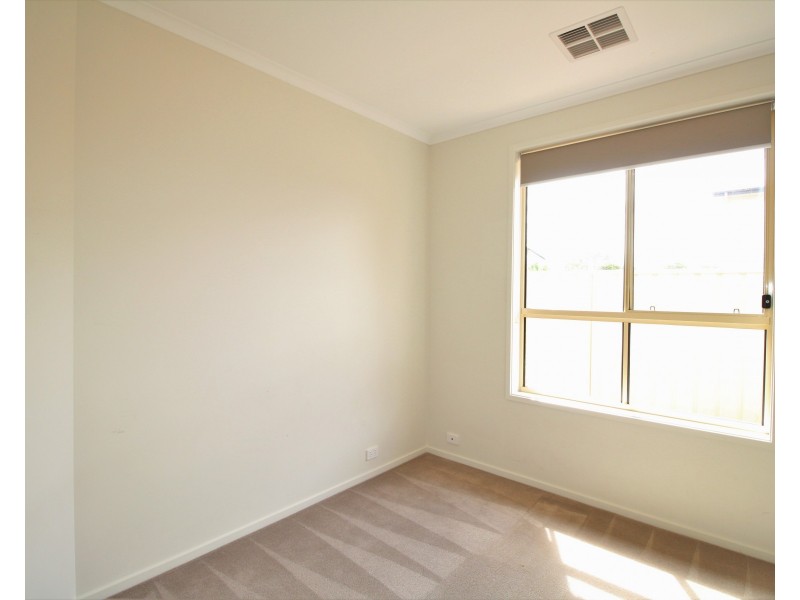 4 Harvey Crescent, Aldinga Beach SA 5173