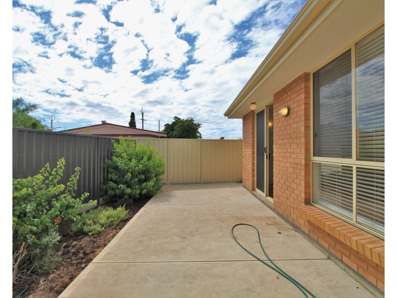 4 Harvey Crescent, Aldinga Beach SA 5173