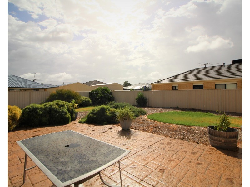 6 Barracoota Crescent, Aldinga Beach SA 5173
