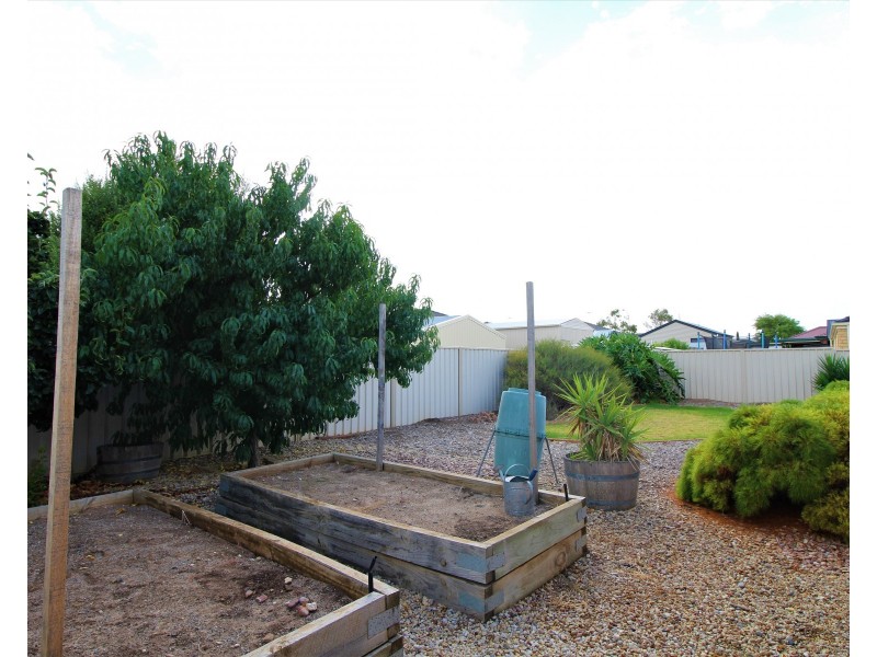 6 Barracoota Crescent, Aldinga Beach SA 5173