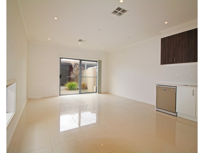 1/8  Kitto Crescent, Aldinga Beach SA 5173