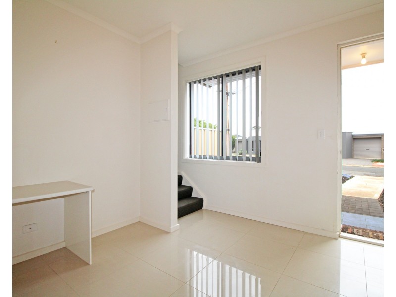 1/8  Kitto Crescent, Aldinga Beach SA 5173