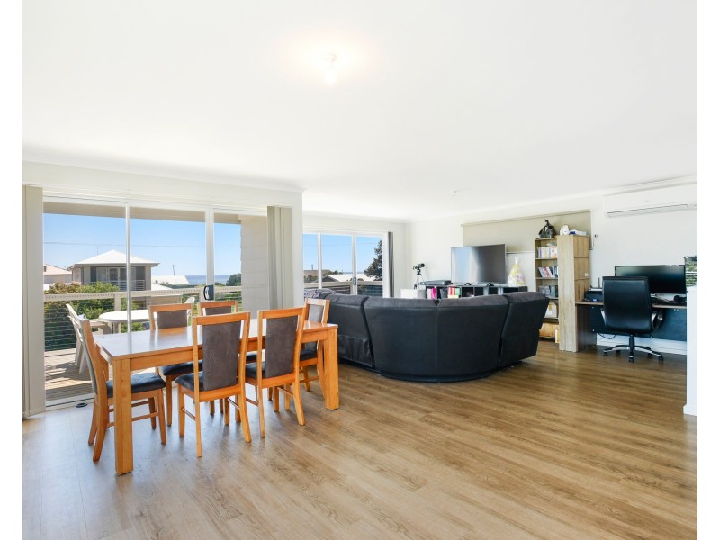 6 Harvey Crescent, Aldinga Beach SA 5173