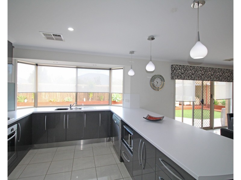 4 Scrub Avenue, Aldinga Beach SA 5173