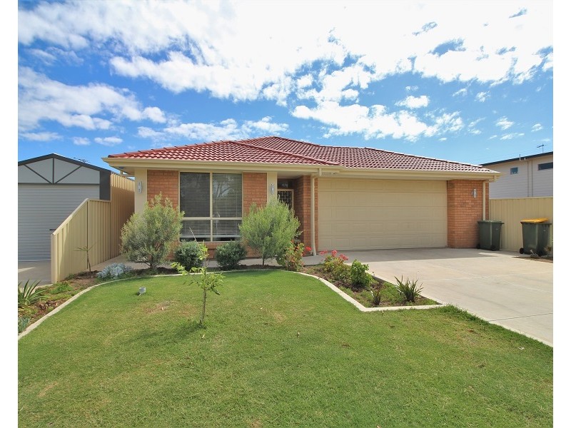 4 Harvey Crescent, Aldinga Beach SA 5173
