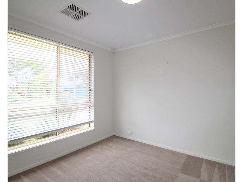 4 Harvey Crescent, Aldinga Beach SA 5173