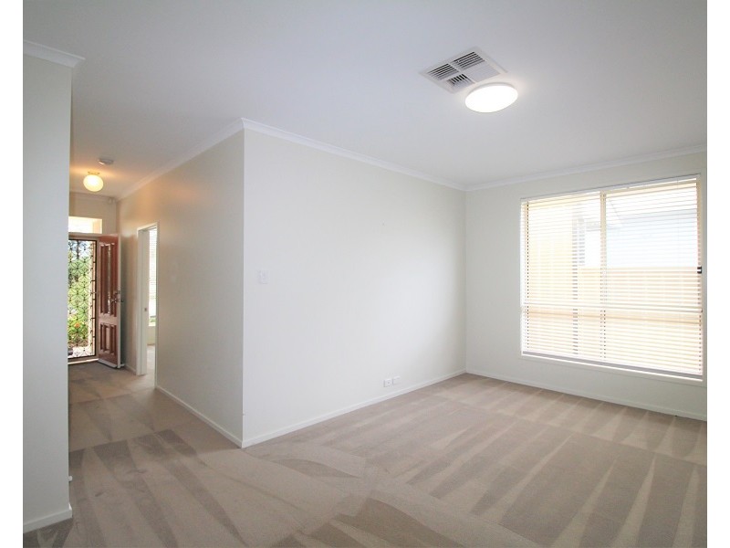 4 Harvey Crescent, Aldinga Beach SA 5173