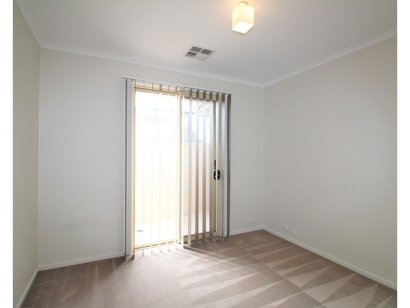 4 Harvey Crescent, Aldinga Beach SA 5173