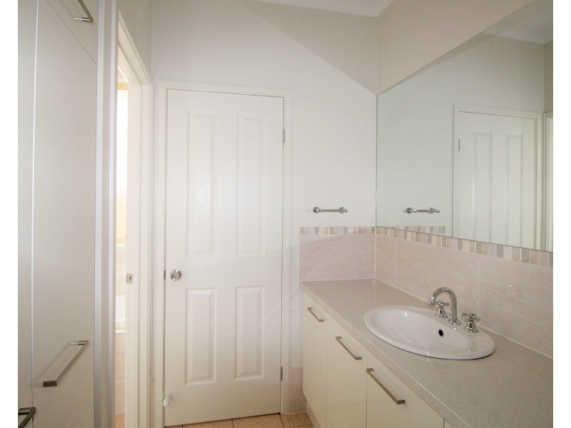 4 Harvey Crescent, Aldinga Beach SA 5173