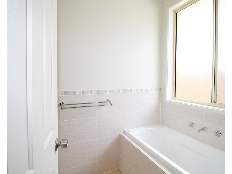 4 Harvey Crescent, Aldinga Beach SA 5173