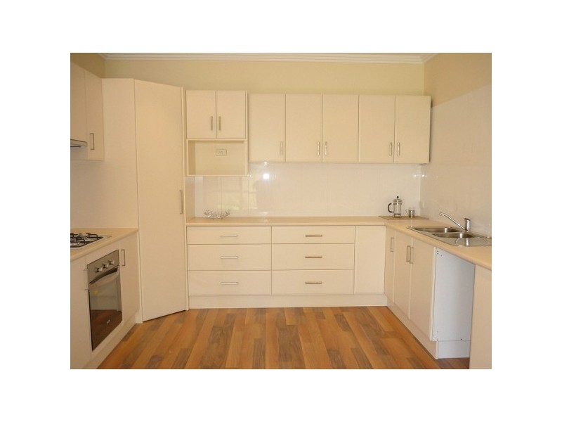 8 Amber Avenue, Clearview SA 5085