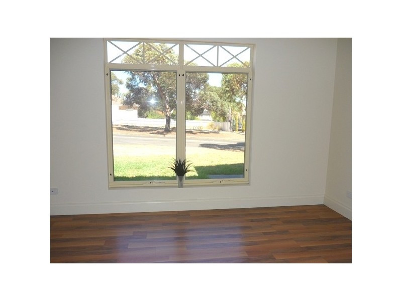 8 Amber Avenue, Clearview SA 5085