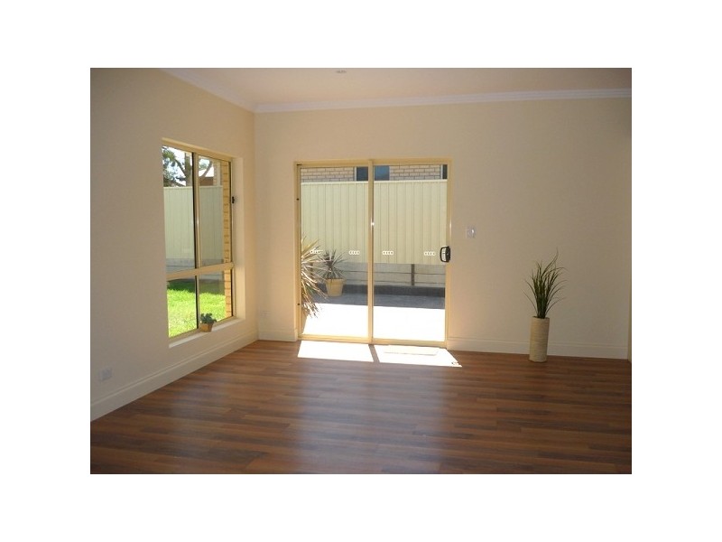 8 Amber Avenue, Clearview SA 5085