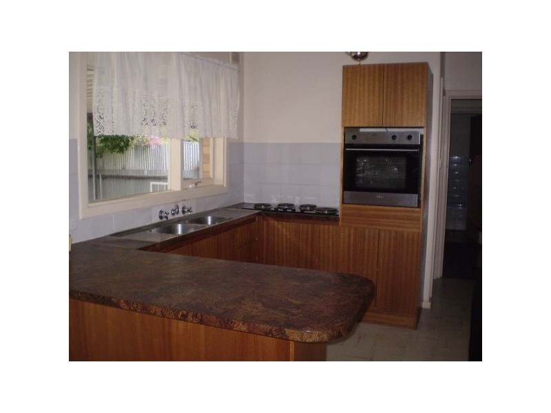 7 Kym Avenue, Valley View SA 5093