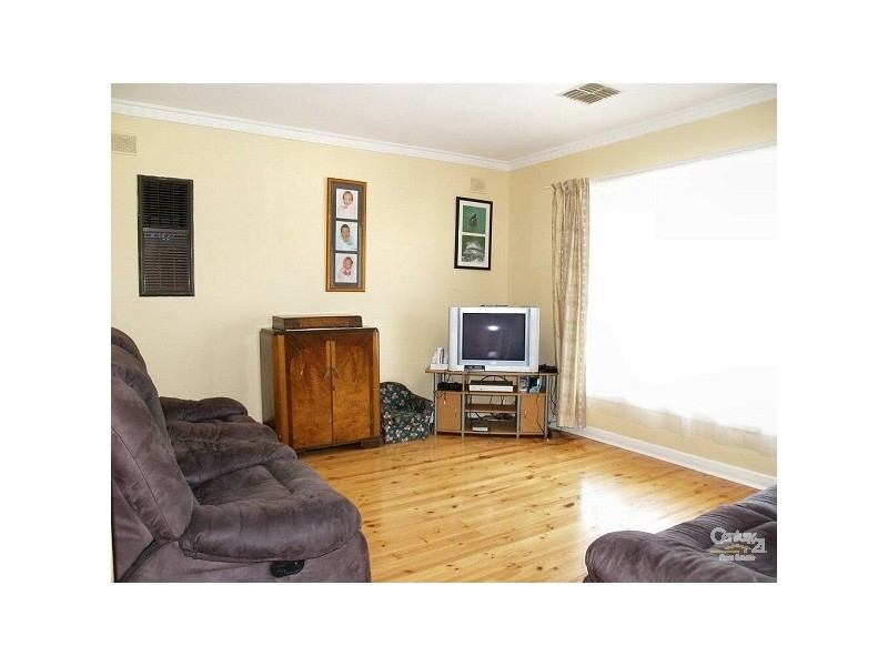 30 Lindsay Avenue, Valley View SA 5093