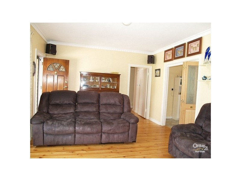 30 Lindsay Avenue, Valley View SA 5093