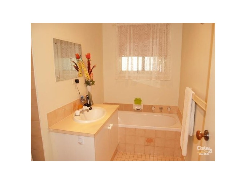 1 Greenfields Drv,, Andrews Farm SA 5114