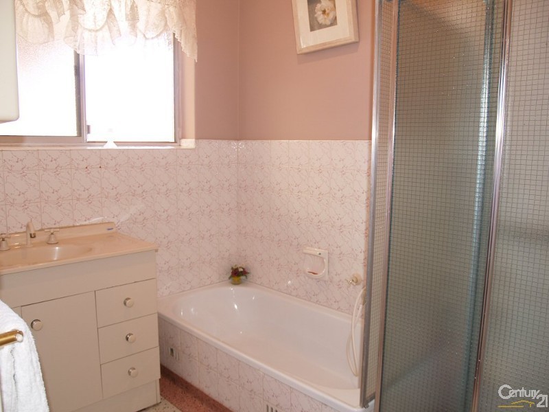 25 Third St, Wingfield SA 5013