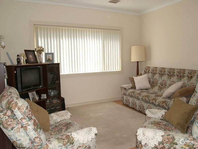 24 Milbank Ave, Gilles Plains SA 5086