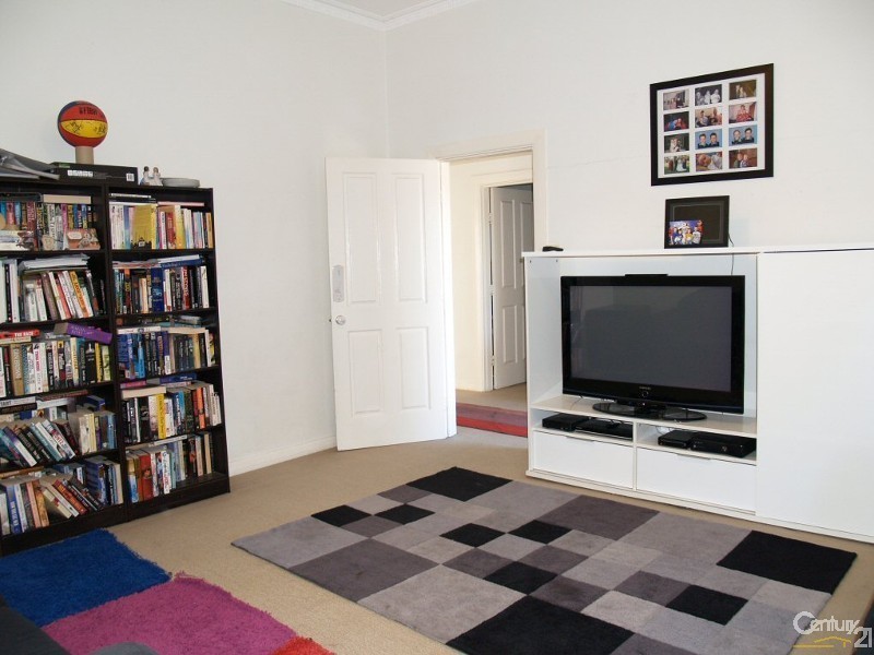 8 Blamey Ave, Broadview SA 5083