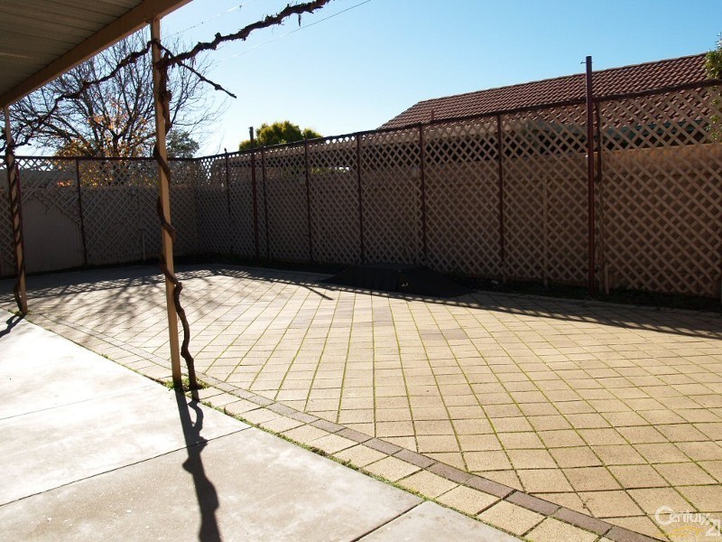 8 Blamey Ave, Broadview SA 5083