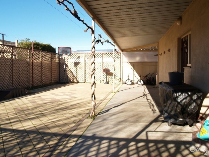 8 Blamey Ave, Broadview SA 5083