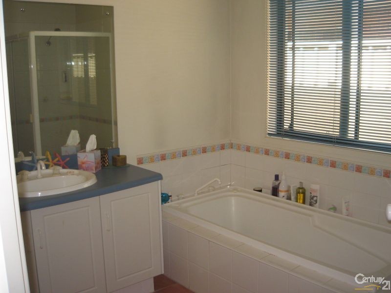 17 Knightsbridge Tce, Oakden SA 5086