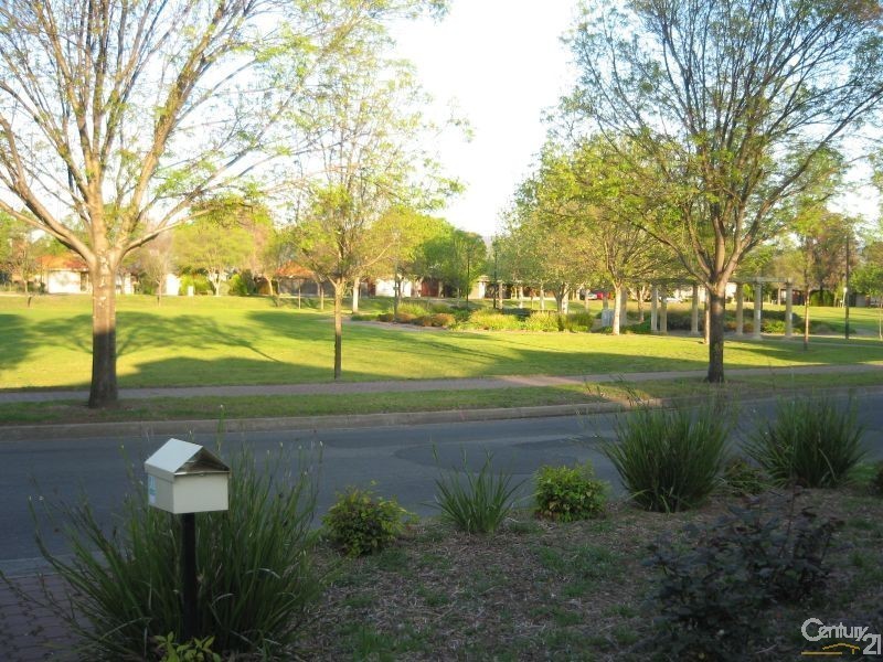 17 Knightsbridge Tce, Oakden SA 5086