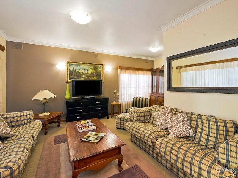 11 Newton Rd, Newton SA 5074