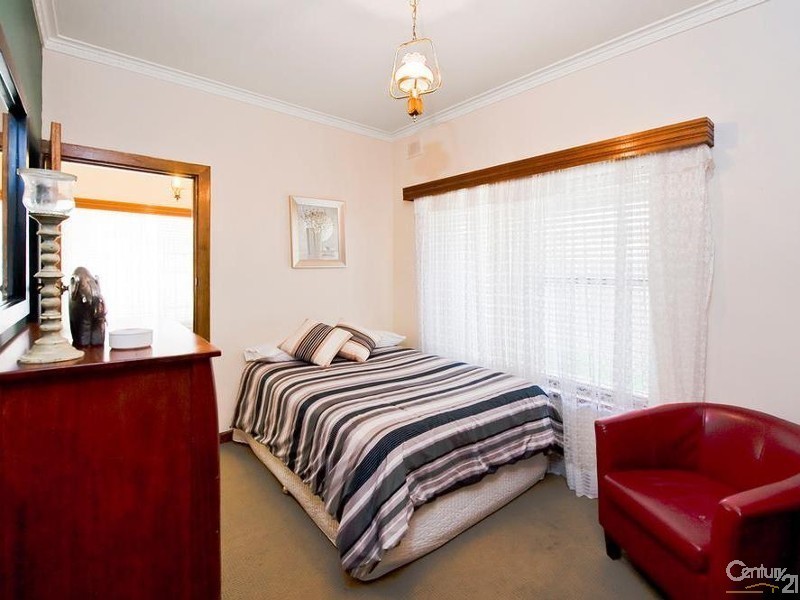 11 Newton Rd, Newton SA 5074