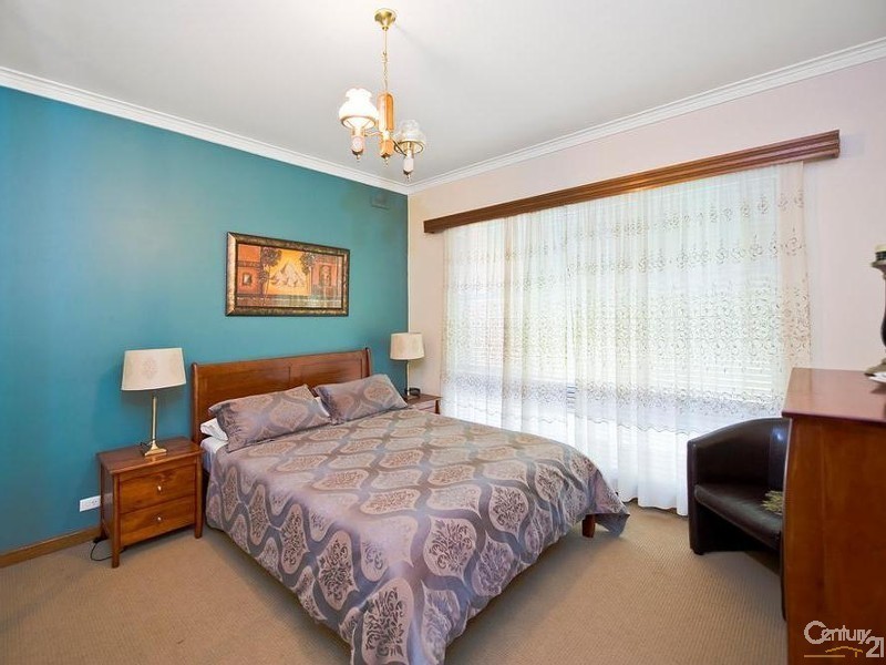 11 Newton Rd, Newton SA 5074