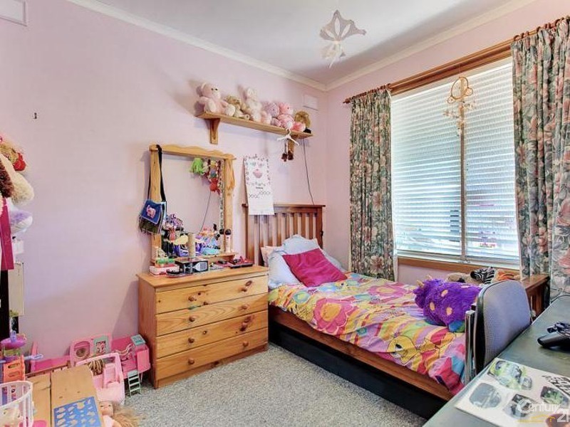 4 Balmoral Rd, Salisbury East SA 5109