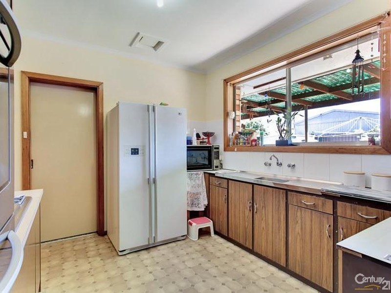 4 Balmoral Rd, Salisbury East SA 5109