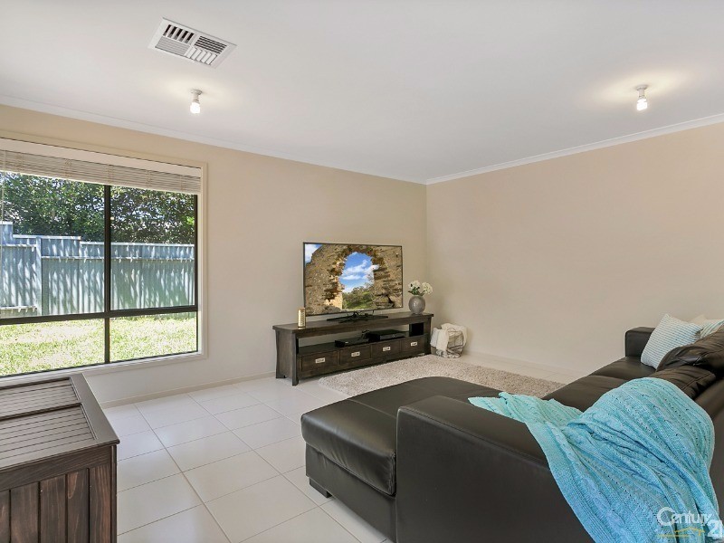 2 Jerome St, Christie Downs SA 5164