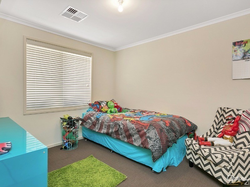 2 Jerome St, Christie Downs SA 5164