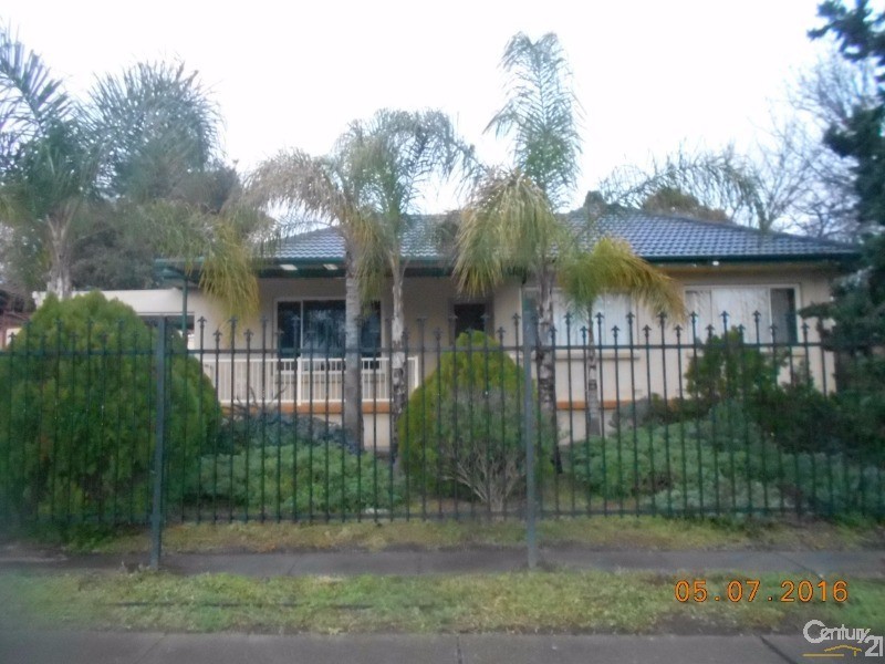 5 LIBERMAN ROAD, Para Hills SA 5096