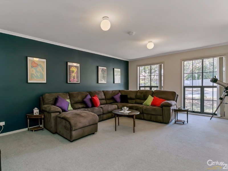 17 Bowman Crescent, Enfield SA 5085