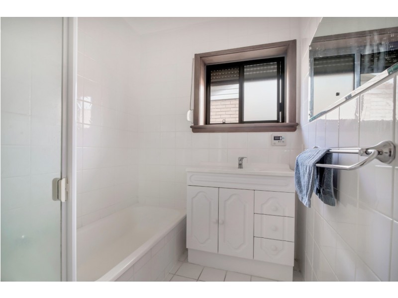 8a Esther Binks Ave, Greenacres SA 5086