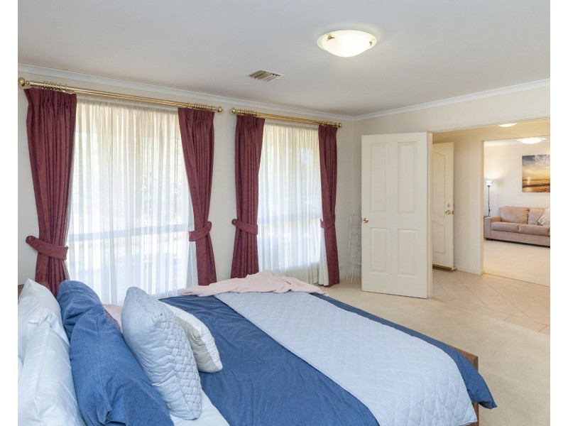 8 Seafarer Court, Gulfview Heights SA 5096