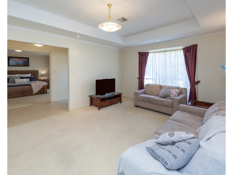 8 Seafarer Court, Gulfview Heights SA 5096