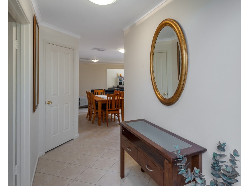 8 Seafarer Court, Gulfview Heights SA 5096