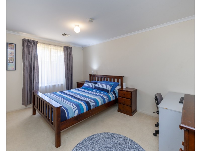 8 Seafarer Court, Gulfview Heights SA 5096